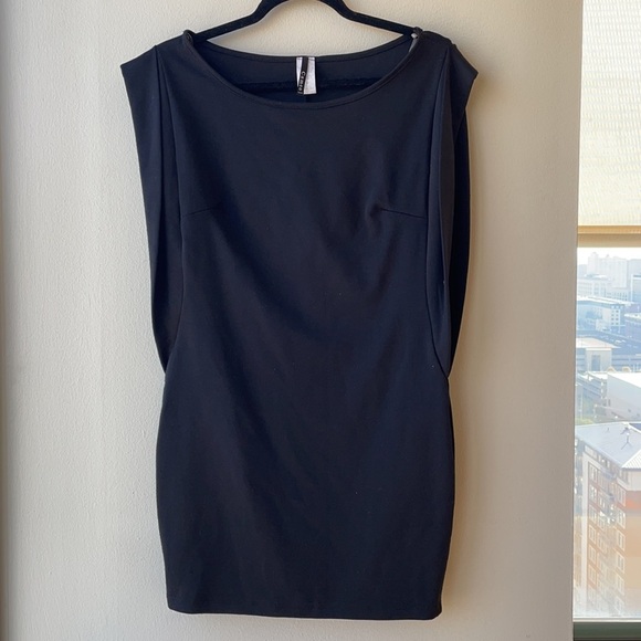 Cameo winged sleeve dress - Picture 1 of 4